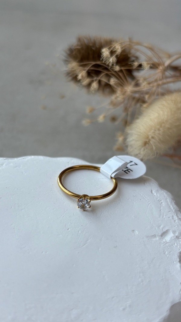 Producto - Anillo con strass dorado l talle 17 y 18