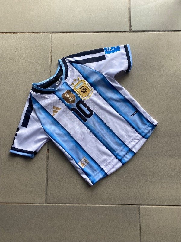 Argentina 2026 niño titular messi
