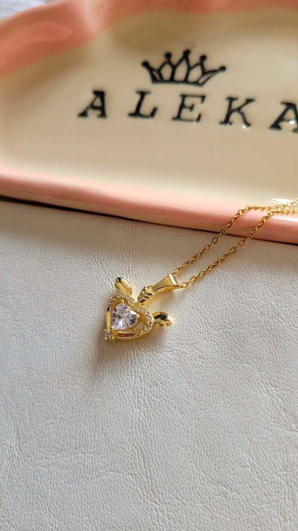 Producto - Collar corazón con alas de acero dorado - 5