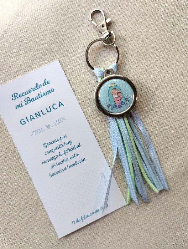 Producto - LLAVERO MEDALLON DE GAMUZA CON CINTAS PERSONALIZADO - BAUTISMO