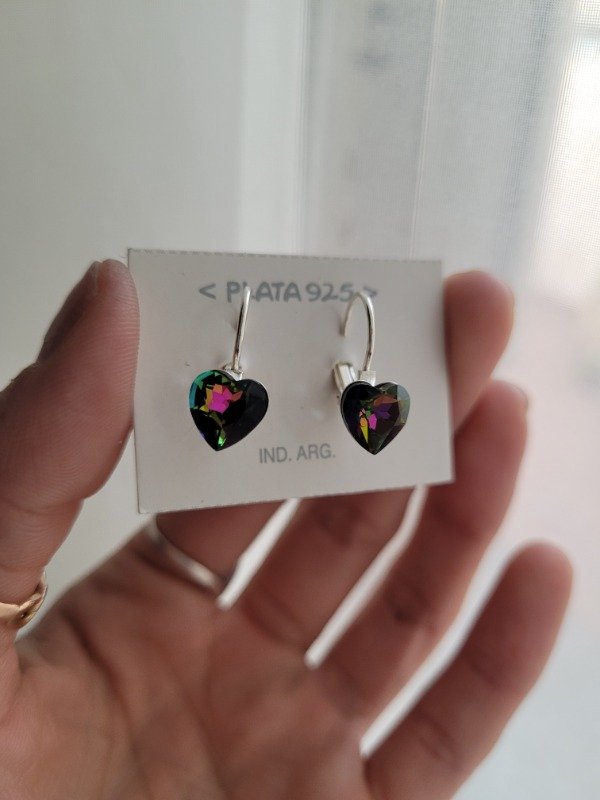 Producto - Aros corazón verde tornasol con cierre a brisura - Plata 925