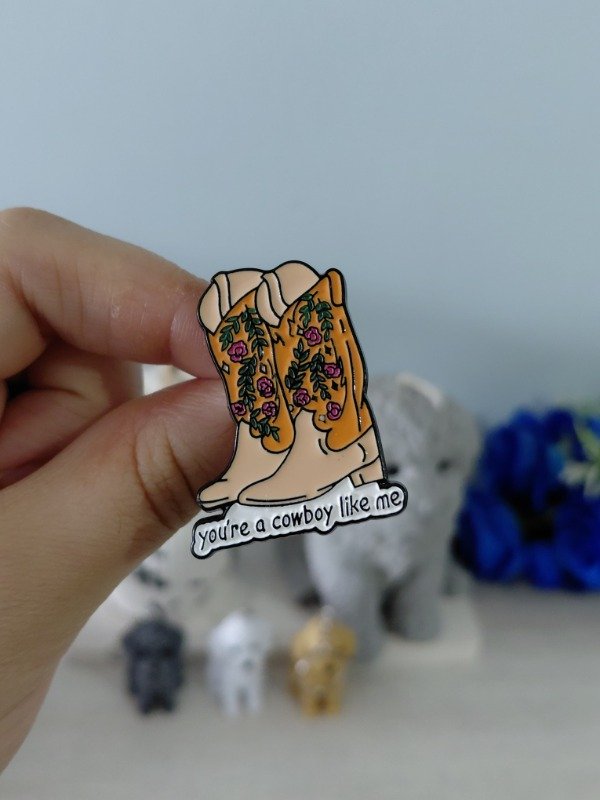 Producto - Pin metalizado - Taylor Swift "You are cowboy like me" #2551