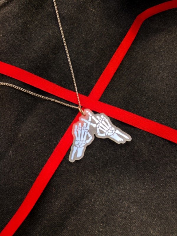 Producto - Cadenita Skeleton Hands (Twenty One Pilots)
