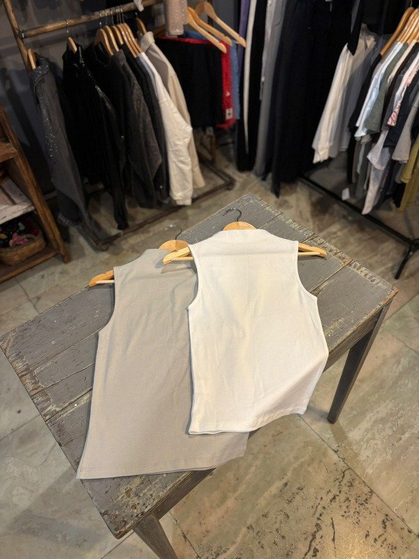 Producto - MUSCULOSA CON CUELLITO