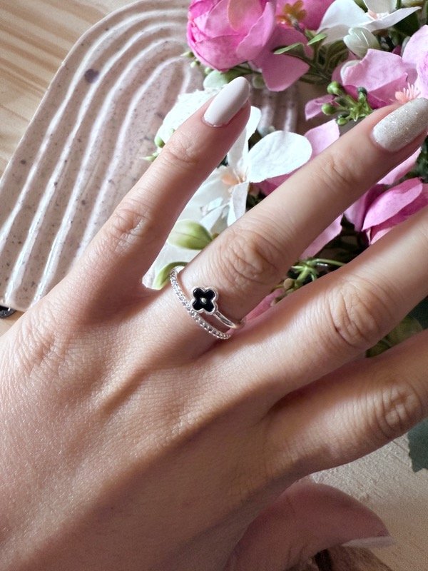 Producto - Anillo trébol negro