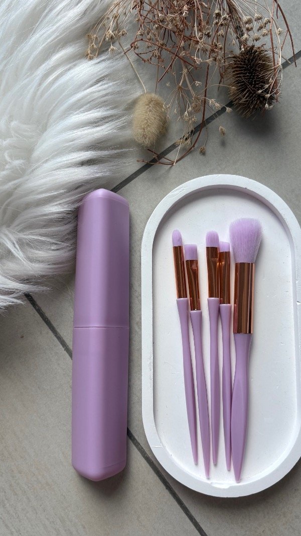 Producto - Brochas con estuche violeta
