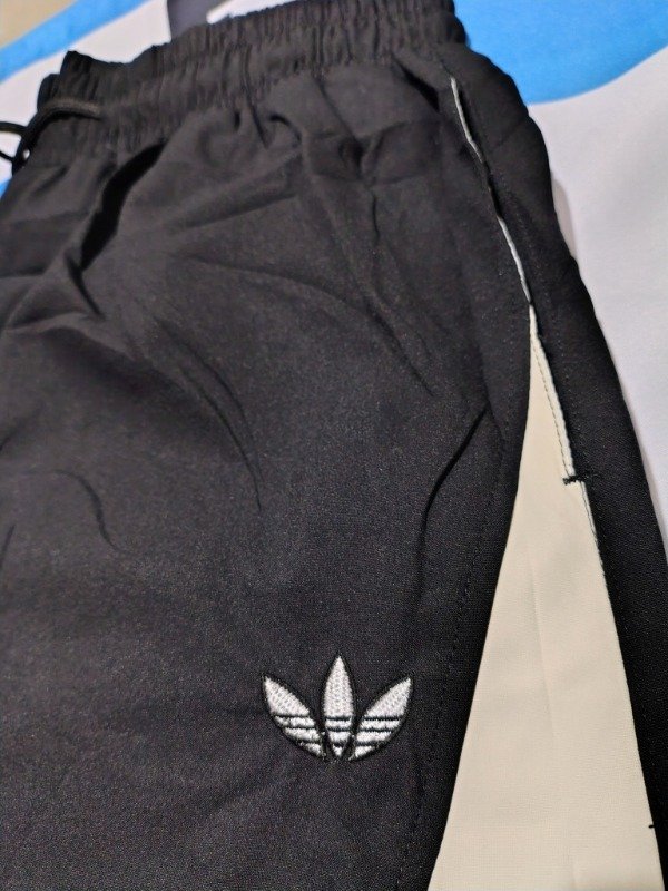 Pantalón impermeable negro — imagen 4
