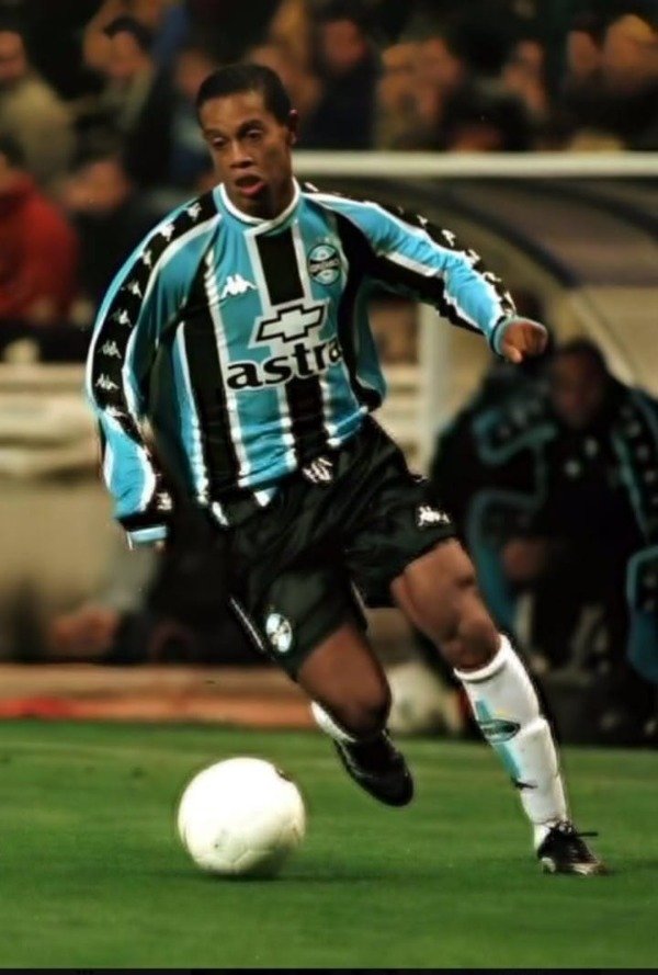 Producto - CAMISETA GREMIO IMPORTADA TITULAR RETRO 2000 #10 RONALDINHO - 5