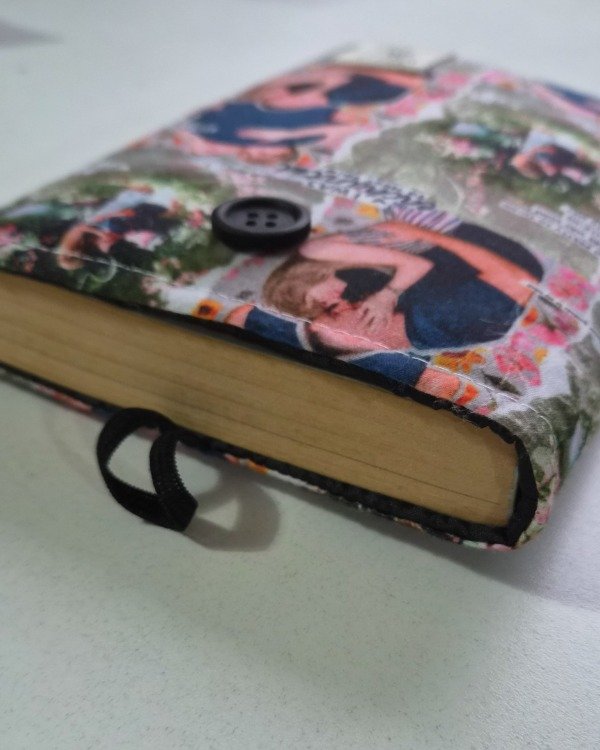 Producto - Funda para libros pocket con botón TS Compromiso IMPERMEABLE