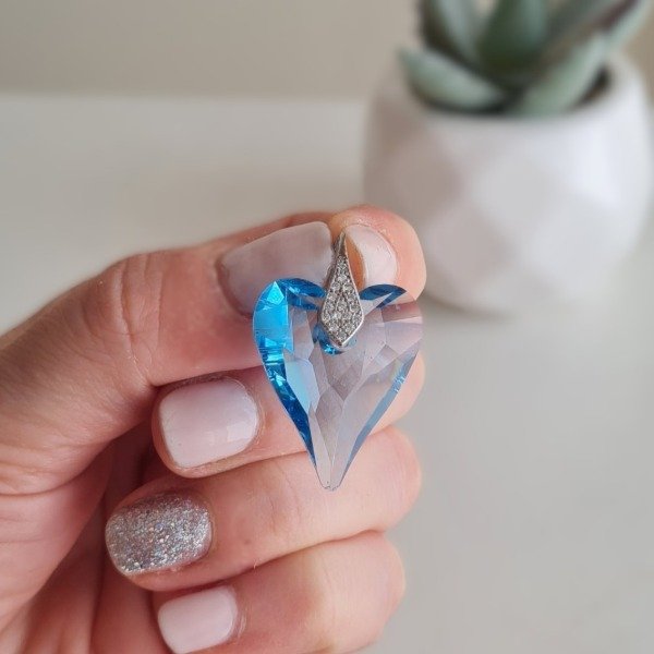 Producto - Dije corazón swarovski celeste 2,5 cm