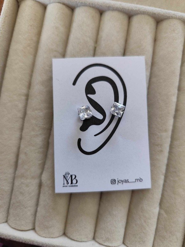 Producto - Aros strass cuadrado. Acero quirúrgico.