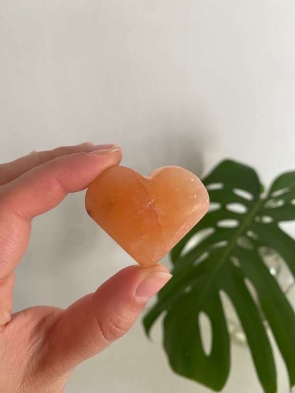 Producto - Corazon de selenita naranja