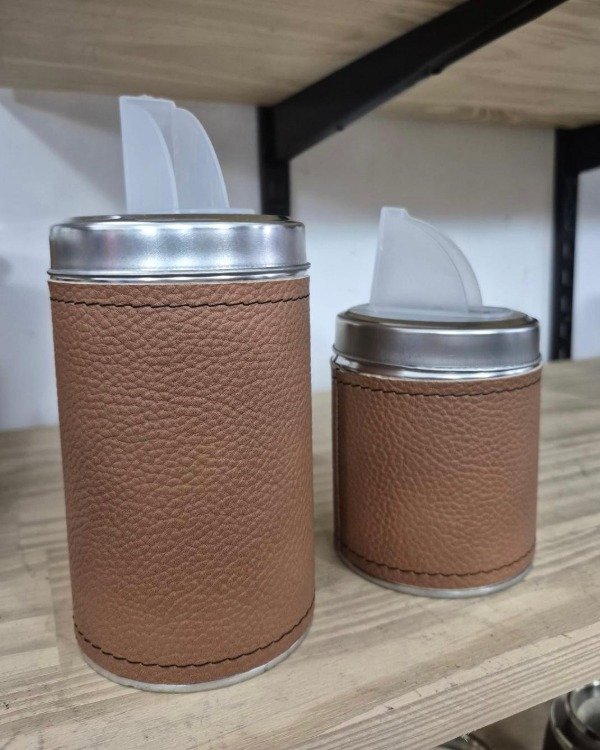 Producto - YERBERO Y AZUCARERO FORRADO SIMIL CUERO MARRON