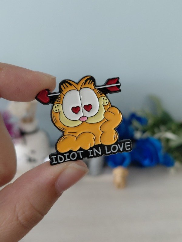 Producto - Pin metalizado - Garfield "Idiot in love" #0695