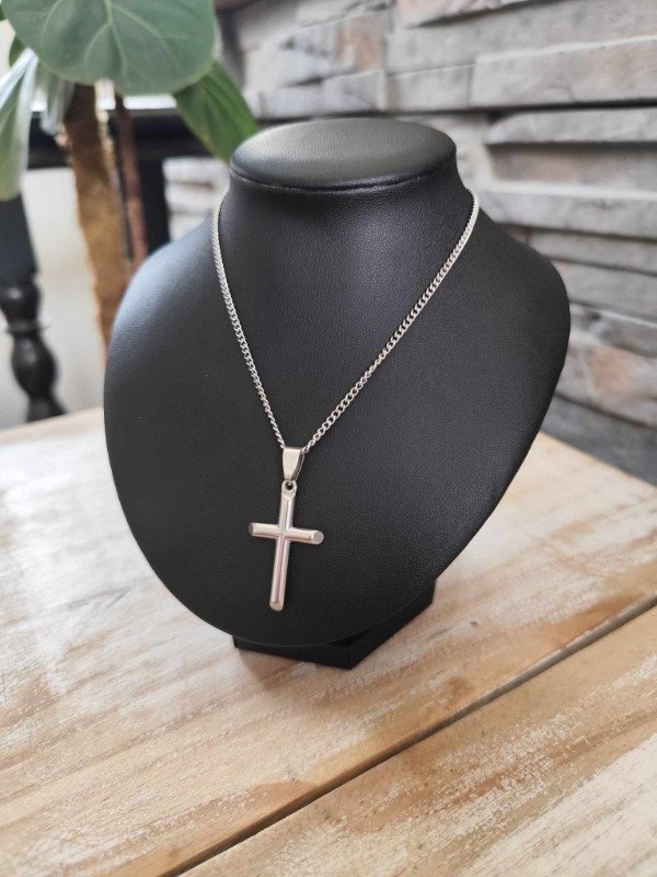 Producto - Collar cruz palito mediana. Acero quirúrgico.