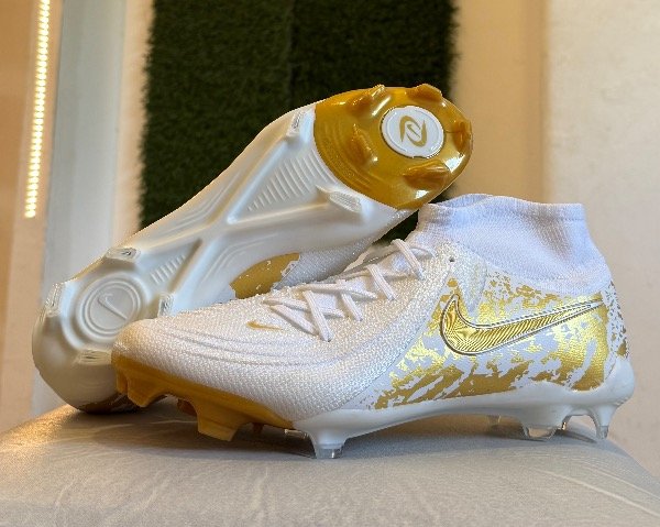 Producto - NIKE PHANTOM GX botita blanco dorado
