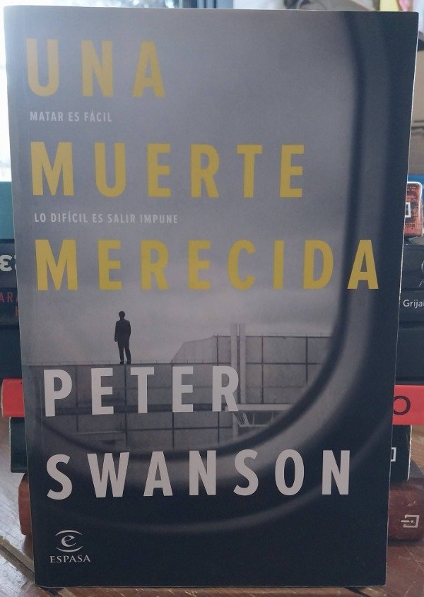 Producto - Una muerte merecida SWANSON