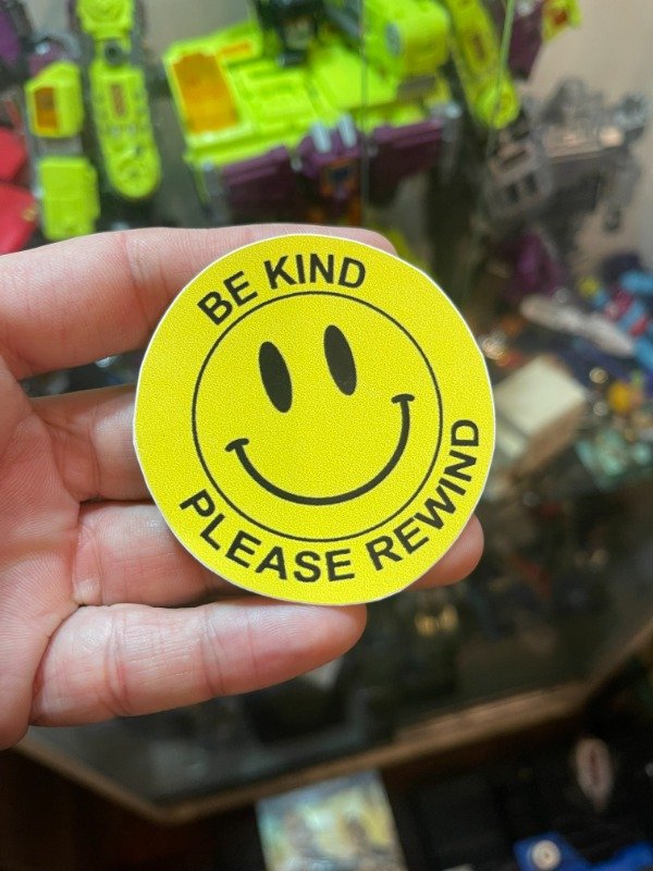 Producto - BE KIND PLEASE REWIND STICKER VHS