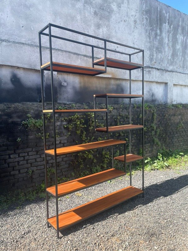 Producto - Estanteria c/estantes flotantes