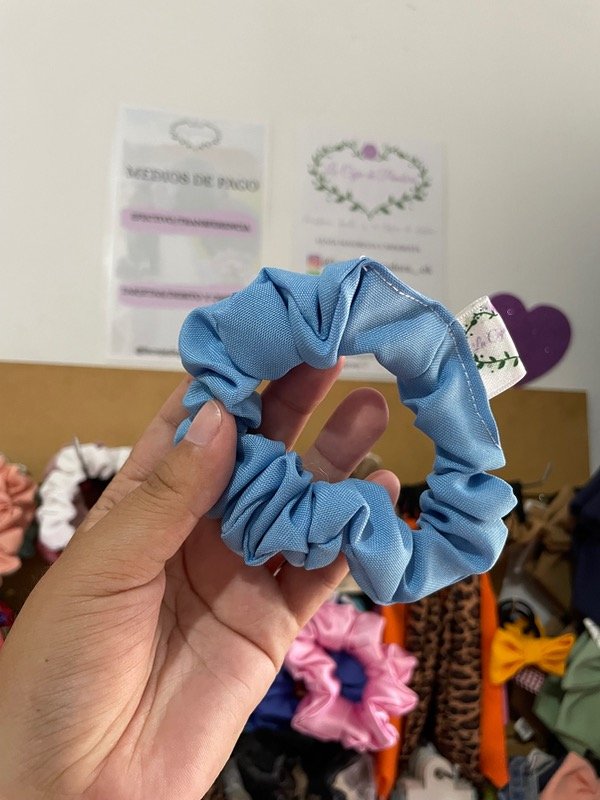 Producto - Scrunchie mini celeste tropical