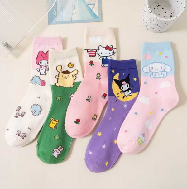 Producto - LW1-0007 MEDIA CAÑA CON DIBUJO DE SANRIO PURO ALGODON