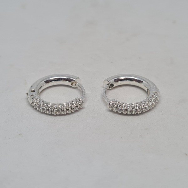 Producto - Argolla plateada cubic blanco 10mm