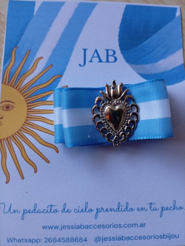 Producto - Escarapela moñito centro corazon