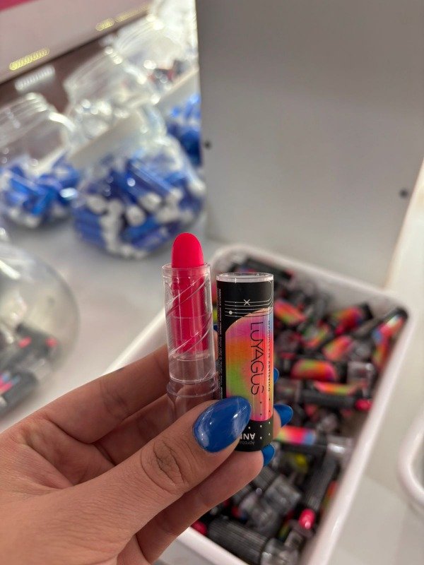 Producto - Maquillaje Artístico en barra fucsia Luyagus