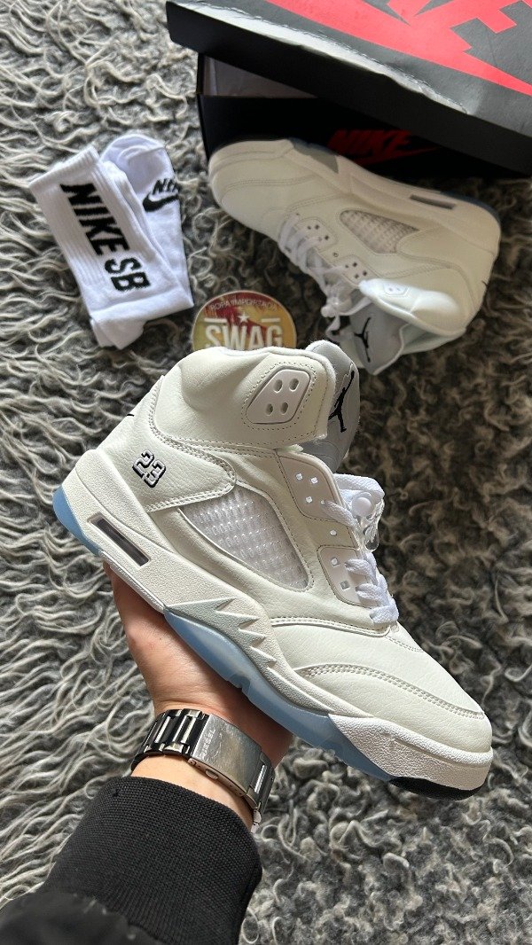 Producto - JORDAN RETRO 5 WHITE METALLIC