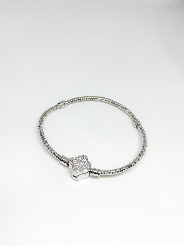 Producto - Pulsera tipo Pandora acero quirúrgico (cierre Pandora) van cleef micro pavé