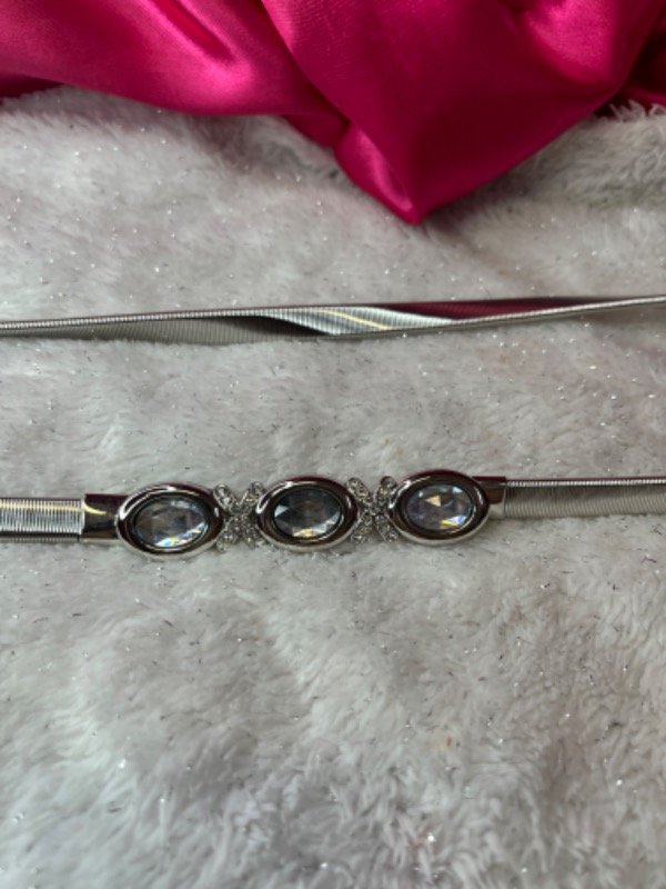 Producto - Cintó con 3 piedras seguida dorado y plateado