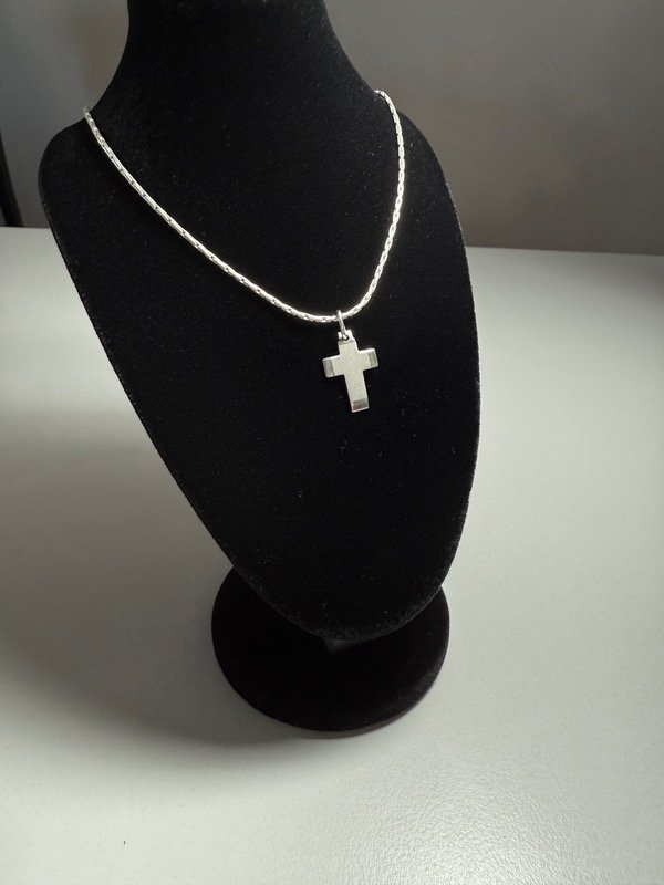 Producto - Dije de plata en forma de cruz