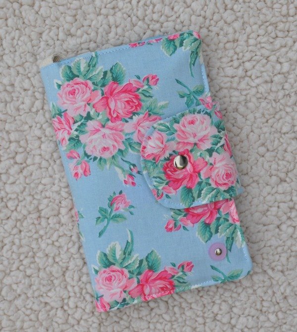 Producto - Billetera Portacelular Rosas base celeste