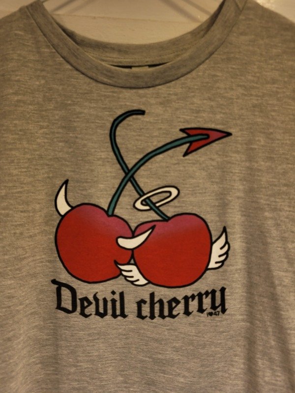 Producto - Remera 47 STREET gris logo cherry- Talle 10/12 años- PRECIO: 18X - 1