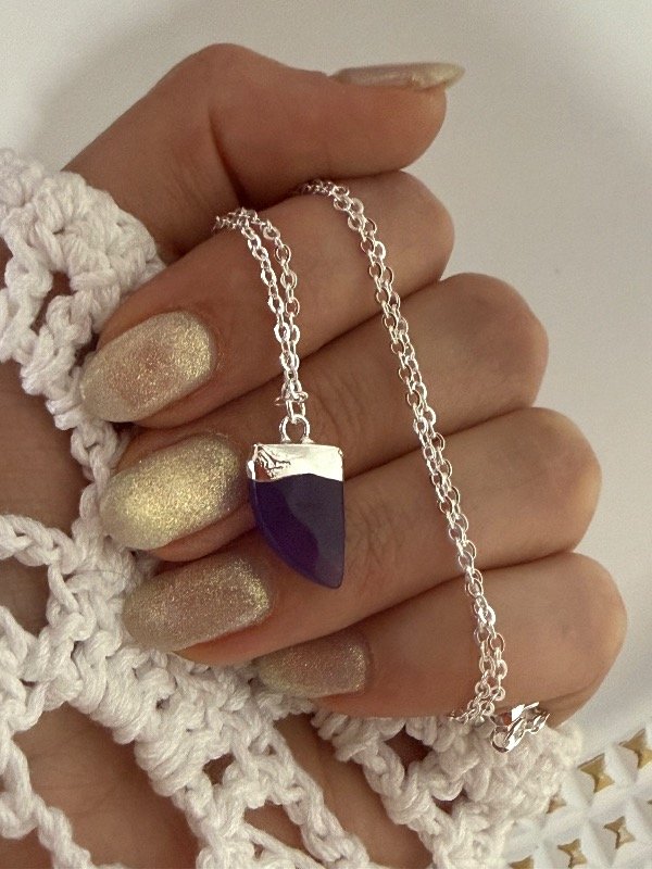 Producto - CB591 Collar con piedra color lila acero blanco 45 cm