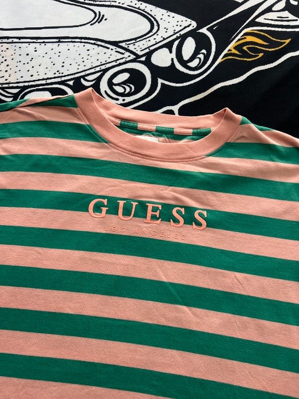 Producto - Remera Guess Los Ángeles. Talle M amplio/L