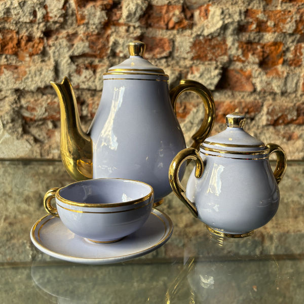 Producto - Antiguo juego de cafe, porcelana color lavanda