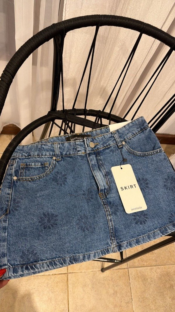 Producto - Pollera Isostasia