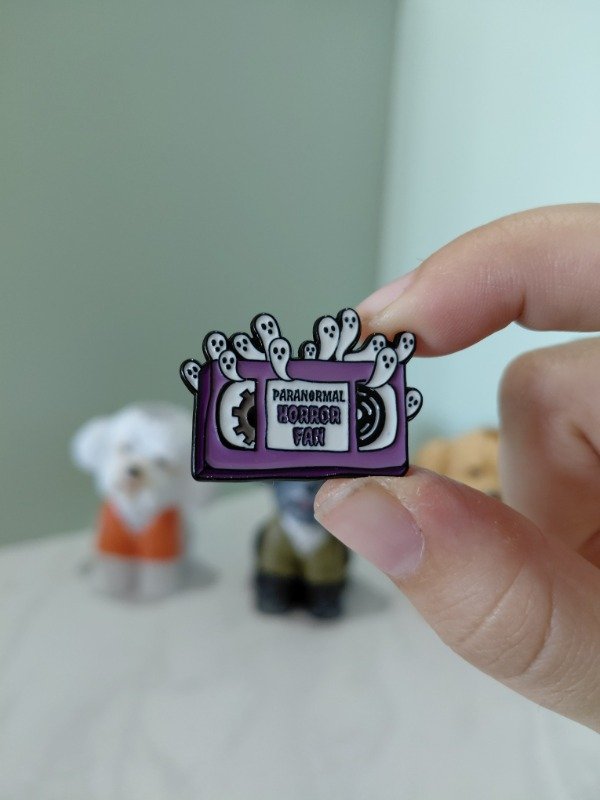 Producto - Pin metalizado - Cassette "Paranormal horror fan" #3231