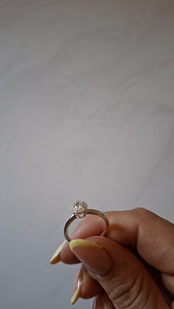 Producto - Anillo de acero blanco piedra grande