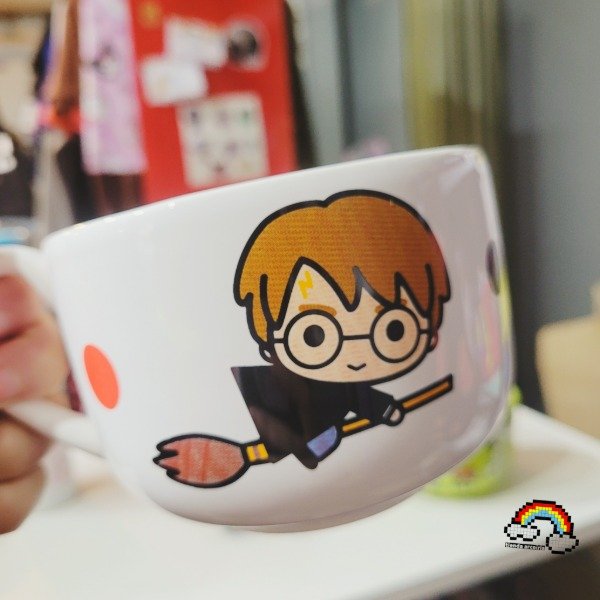 Producto - TAZON DE CERAMICA BLANCA HARRY POTTER ESCOBA