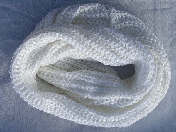 Producto - INFINITA DE LANA COLOR BLANCA