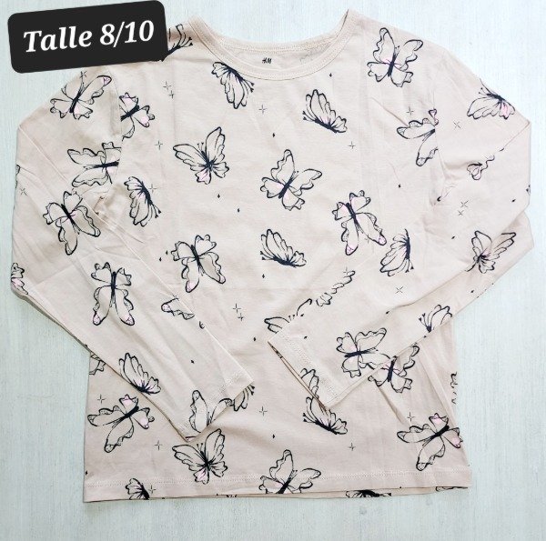 Remera manga larga HyM talle 8/10 mariposa rosa
