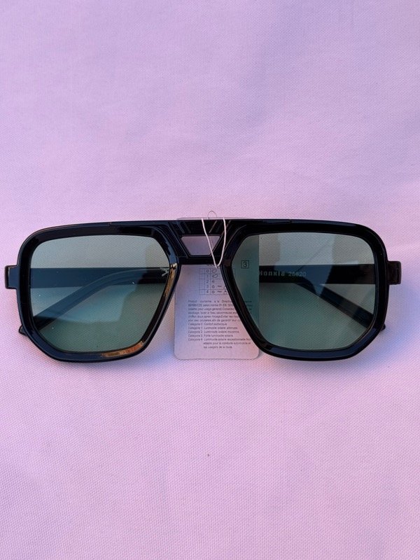 Producto - LENTES MODA MÉDIUM NEGRO Y VERDE