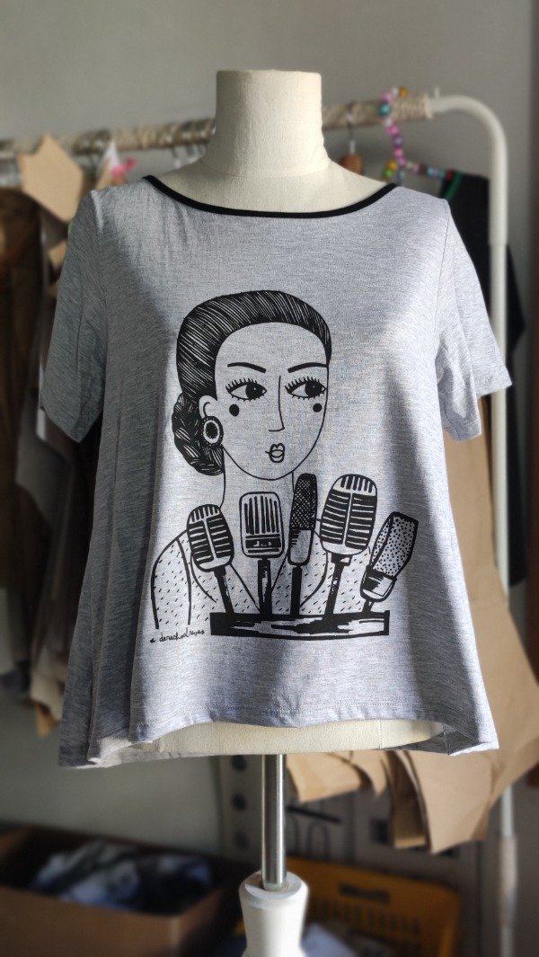 Producto - remera Evita linea A gris