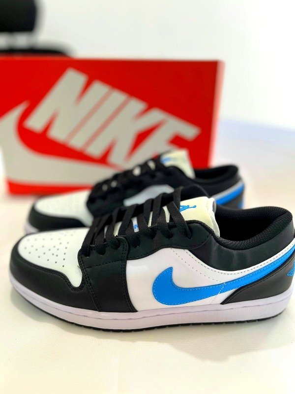 Producto - AIR JORDAN 1 LOW UNIVERSITY