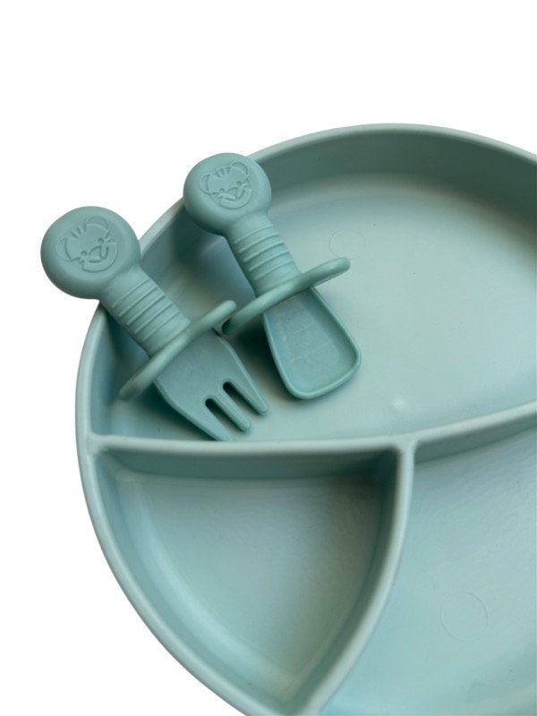 Producto - Plato y cubierto de silicona verde