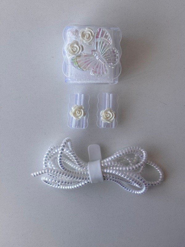 Producto - Protector para cargador Iphone 20w completo mariposa holográfica