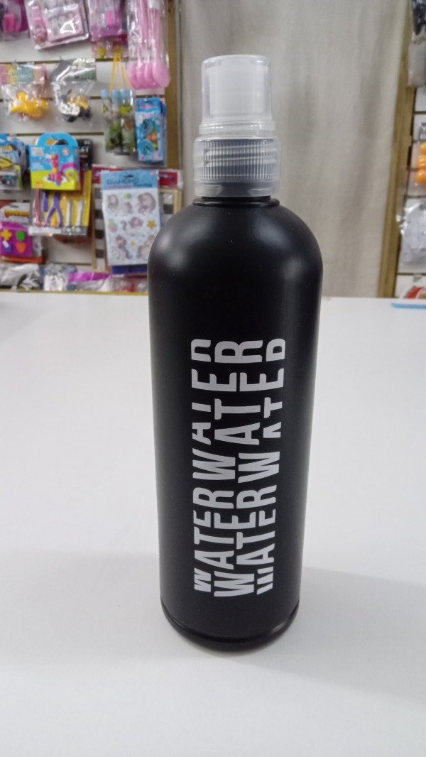 Producto - Botella de plástico negra