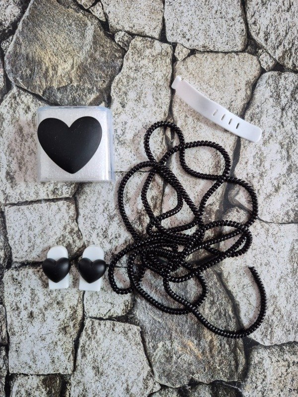 Producto - Funda cargador 20W corazón negro
